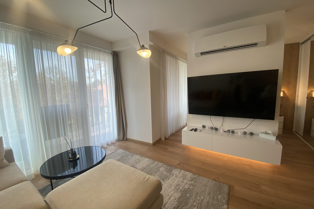 Clyde Premium Lelle Waterfront Apartment