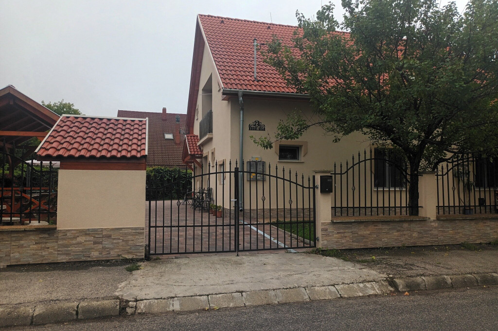 Napsugár Apartmanház